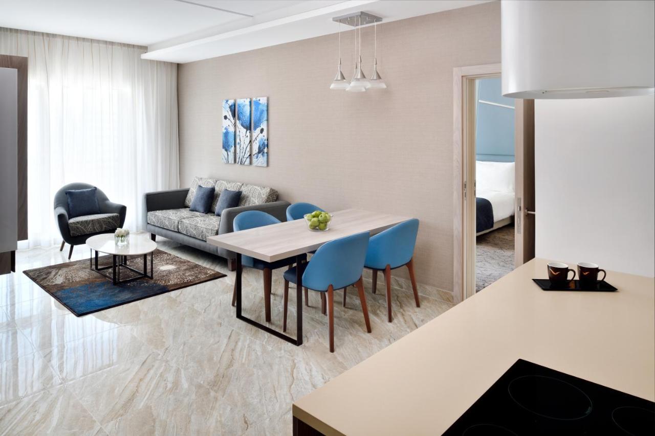 Movenpick Hotel Apartments Downtown Dubai Room photo
